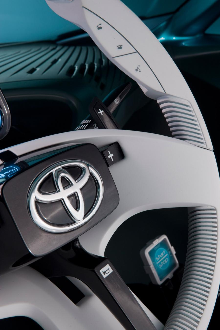  Toyota Prius C Concept 2011 года  (фото 17 из 37)
